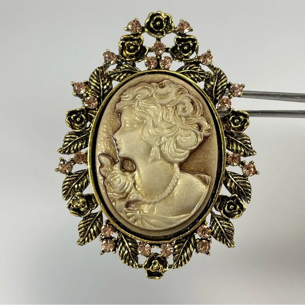 Cameo Brooch Pin Gold Tone Floral Design Vintage Look Champagne Rhinestones